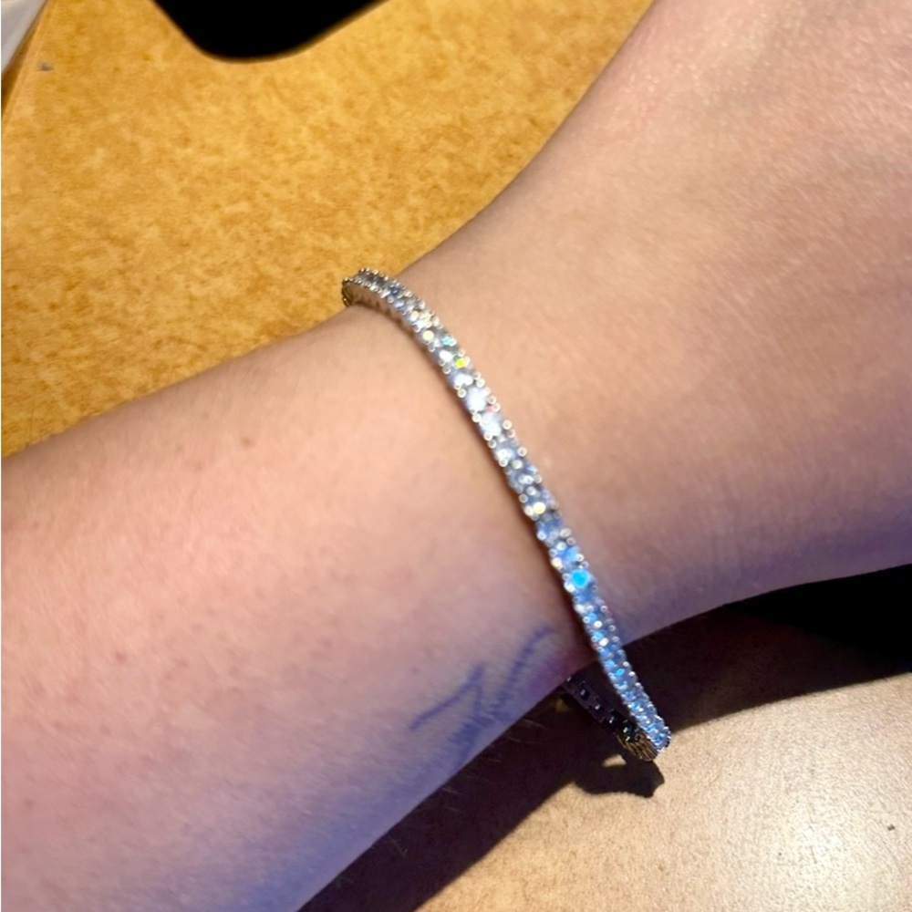 New cz diamond tennis bracelet in 925 solid sterling silver 7.5 inches - Picture 2 of 5